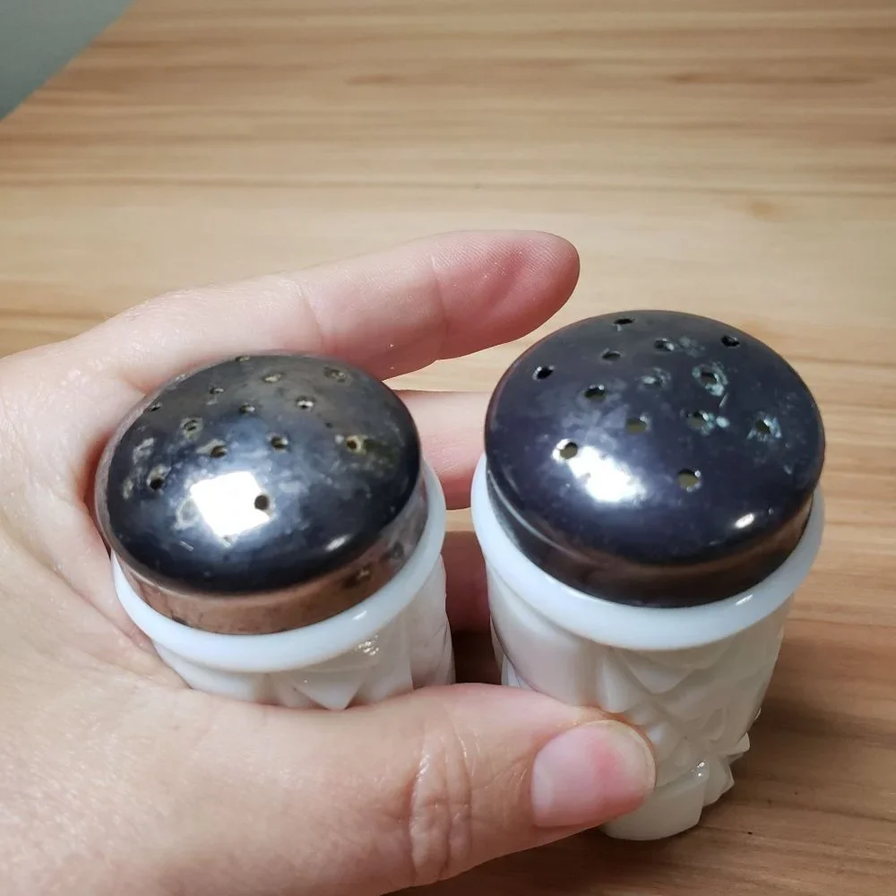 Vintage Quilted Milkglass Salt And Pepper‎ Shaker Set White